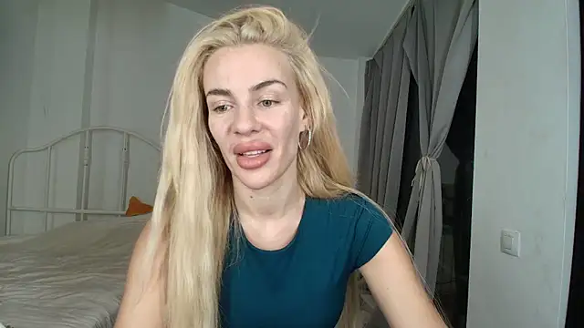 Snapshot of Roshana16 chatting on 09-26-25, 06:37 Roshana16 online show from 09-26-25, 06:37