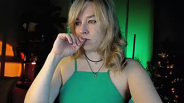 Snapshot of 5_in_one chatting on 12-22-24, 05:33 5 in one online show from 12-22-24, 05:33