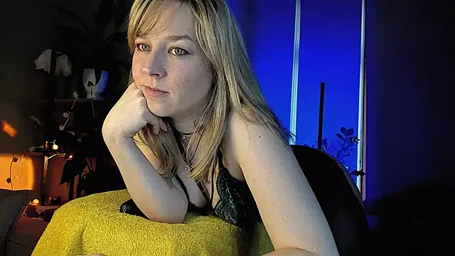 Snapshot of 5_in_one chatting on 12-18-24, 07:36 5 in one online show from 12-18-24, 07:36