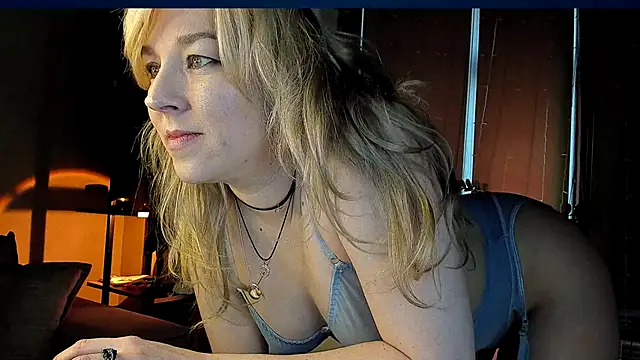 Snapshot of 5_in_one chatting on 03-23-25, 04:27 5 in one online show from 03-23-25, 04:27