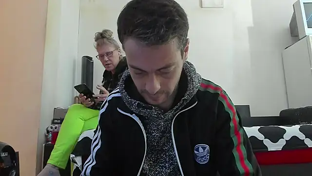 sweetheart loves online show from 04-18-26, 08:38