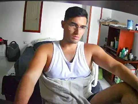 Snapshot of lechero226 chatting on 12-19-24, 10:32 lechero226 online show from 12-19-24, 10:32