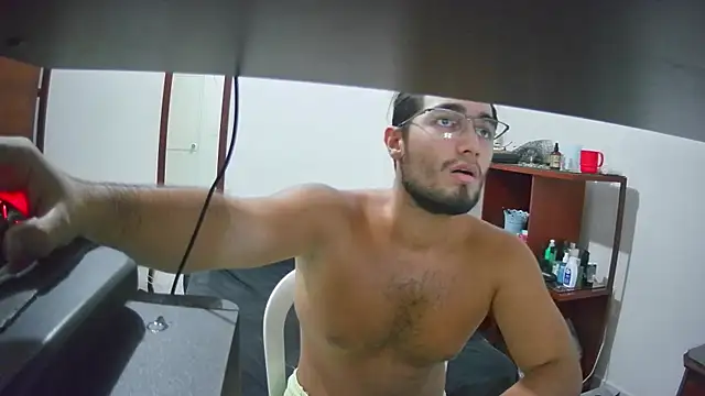 Snapshot of lechero226 chatting on 09-19-25, 10:47 lechero226 online show from 09-19-25, 10:47