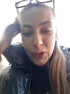 Snapshot of Keli_Jessi chatting on 03-12-26, 12:31 Keli Jessi online show from 03-12-26, 12:31