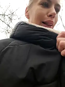 Snapshot of Keli_Jessi chatting on 01-03-25, 01:13 Keli Jessi online show from 01-03-25, 01:13