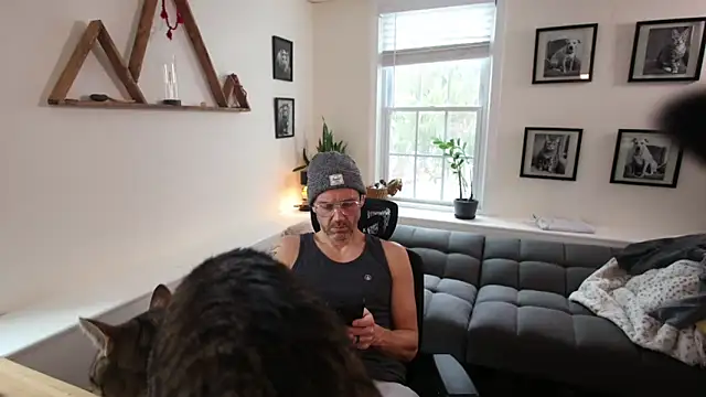 Snapshot of BradBronton chatting on 02-17-26, 06:49 BradBronton online show from 02-17-26, 06:49