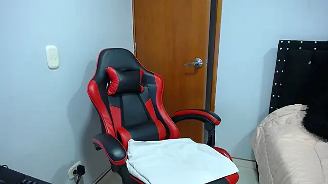 Ursulawhite69 online show from 04-12-26, 02:04