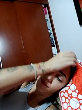 LunaZambrano online show from 11-30-25, 04:08