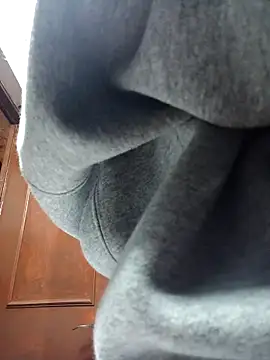Snapshot of LunaZambrano chatting on 10-15-25, 05:17 LunaZambrano online show from 10-15-25, 05:17
