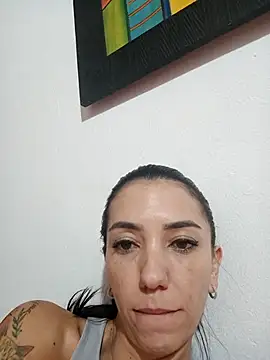 LunaZambrano online show from 11-11-25, 03:23