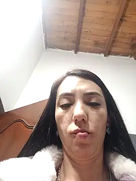 LunaZambrano online show from 05-06-26, 03:32