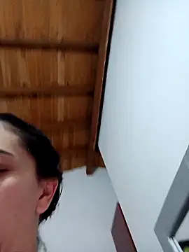 Snapshot of LunaZambrano chatting on 09-14-25, 07:36 LunaZambrano online show from 09-14-25, 07:36