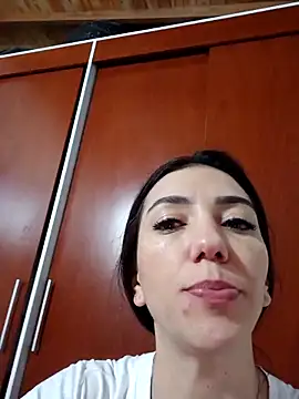 Snapshot of LunaZambrano chatting on 10-10-25, 03:29 LunaZambrano online show from 10-10-25, 03:29