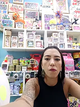 Snapshot of LunaZambrano chatting on 09-24-25, 06:03 LunaZambrano online show from 09-24-25, 06:03