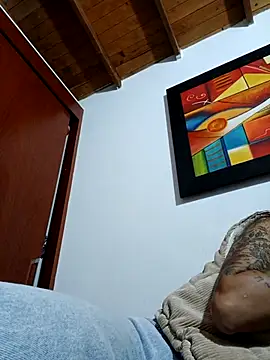 Snapshot of LunaZambrano chatting on 10-22-25, 04:34 LunaZambrano online show from 10-22-25, 04:34