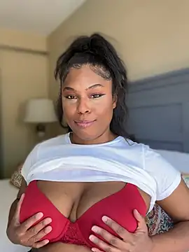 CandyLuxxxx online show from 06-14-26, 07:26