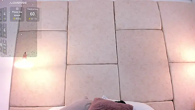 aisha vs online show from 09-27-25, 12:00