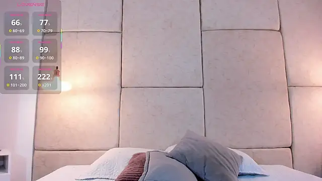 aisha vs online show from 11-11-25, 12:00