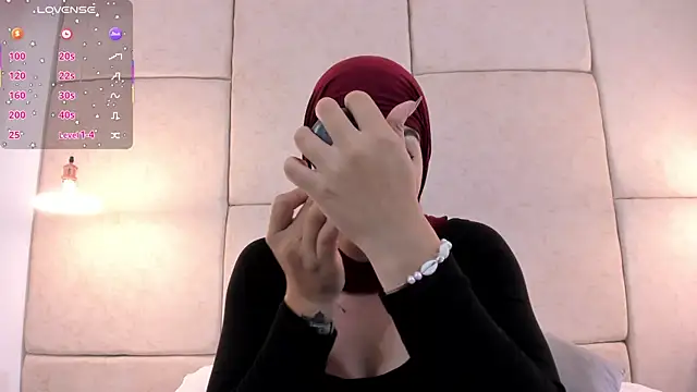 aisha vs online show from 10-24-25, 04:50