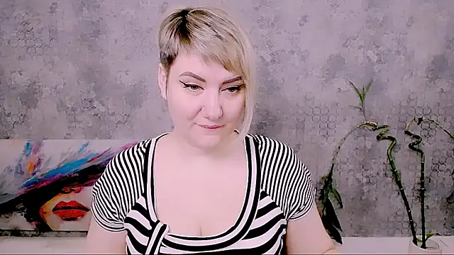 Snapshot of Djullia chatting on 03-22-26, 06:04 Djullia online show from 03-22-26, 06:04