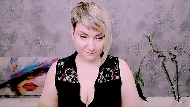 Snapshot of Djullia chatting on 06-11-26, 05:59 Djullia online show from 06-11-26, 05:59