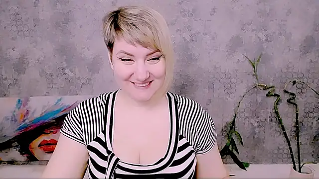 Snapshot of Djullia chatting on 04-02-26, 06:09 Djullia online show from 04-02-26, 06:09