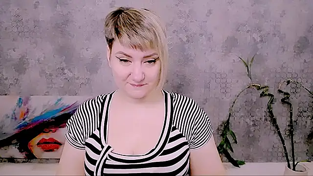 Snapshot of Djullia chatting on 04-11-26, 05:15 Djullia online show from 04-11-26, 05:15