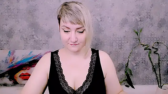 Snapshot of Djullia chatting on 07-10-26, 06:02 Djullia online show from 07-10-26, 06:02