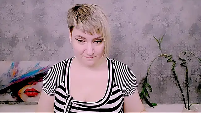 Snapshot of Djullia chatting on 04-11-26, 08:18 Djullia online show from 04-11-26, 08:18