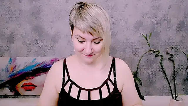 Snapshot of Djullia chatting on 06-07-26, 05:23 Djullia online show from 06-07-26, 05:23
