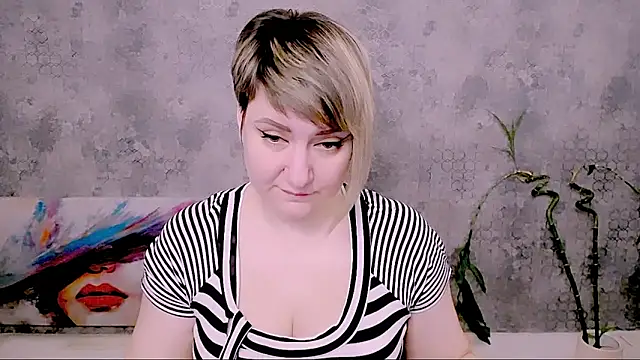 Snapshot of Djullia chatting on 03-08-26, 06:17 Djullia online show from 03-08-26, 06:17