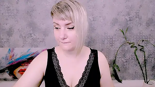 Snapshot of Djullia chatting on 07-04-26, 05:14 Djullia online show from 07-04-26, 05:14