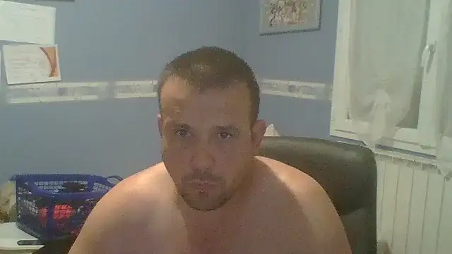Snapshot of manubm03 chatting on 09-17-25, 04:14 manubm03 online show from 09-17-25, 04:14