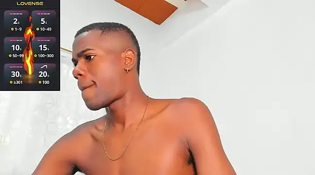 Snapshot of santi_brown chatting on 03-10-25, 10:45 santi brown online show from 03-10-25, 10:45