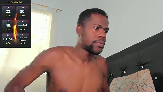 Snapshot of santi_brown chatting on 10-10-25, 04:41 santi brown online show from 10-10-25, 04:41