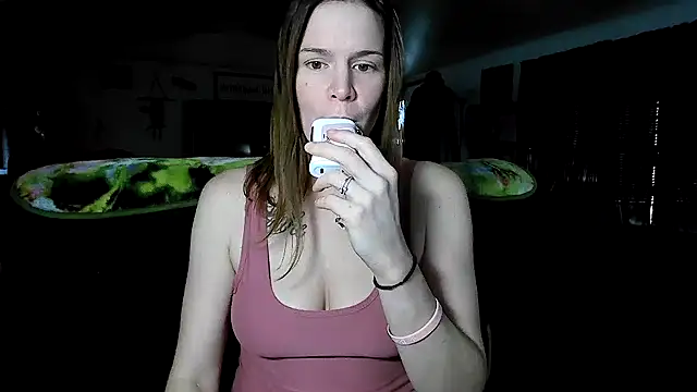 Snapshot of xodana chatting on 10-22-25, 04:39 xodana online show from 10-22-25, 04:39