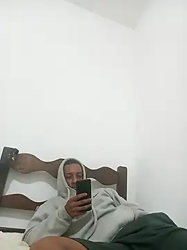 Snapshot of Pretinhoo25 chatting on 02-25-26, 02:56 Pretinhoo25 online show from 02-25-26, 02:56