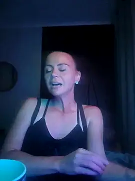 MrsBunnyBum online show from 04-13-26, 05:50