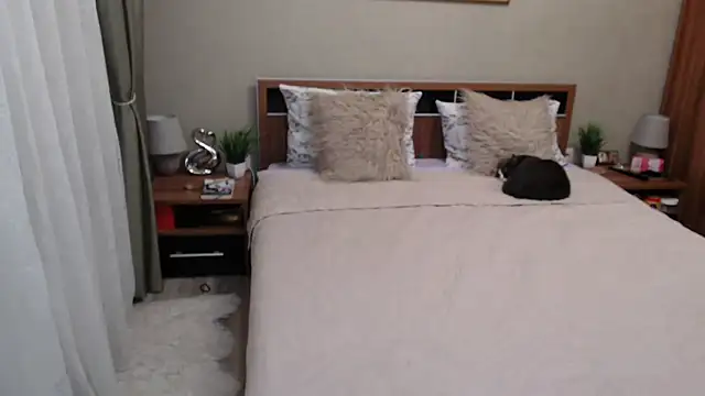 sensualEmilia online show from 11-13-25, 05:50