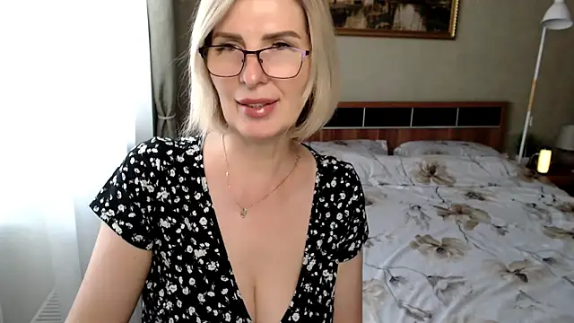 Snapshot of sensualEmilia chatting on 07-17-26, 11:07 sensualEmilia online show from 07-17-26, 11:07