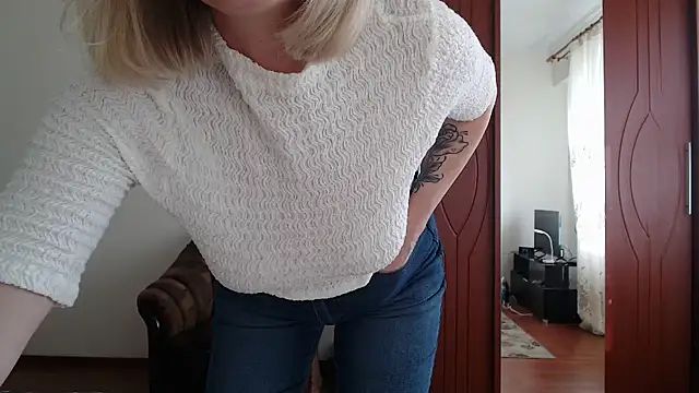 sensualEmilia online show from 11-06-25, 10:41