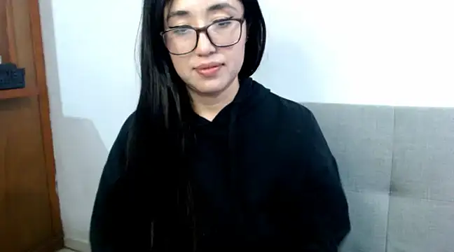 Snapshot of YummymeowW chatting on 02-23-25, 06:17 YummymeowW online show from 02-23-25, 06:17