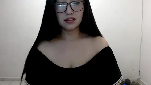 Snapshot of YummymeowW chatting on 01-18-25, 04:59 YummymeowW online show from 01-18-25, 04:59