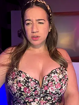 Snapshot of Antonellachic73 chatting on 10-18-25, 02:24 Antonellachic73 online show from 10-18-25, 02:24
