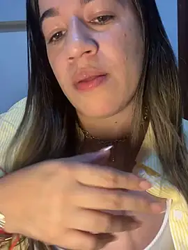 Snapshot of Antonellachic73 chatting on 10-11-25, 12:44 Antonellachic73 online show from 10-11-25, 12:44