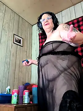 Snapshot of davisdesires@xh chatting on 09-15-25, 01:44 davisdesiresxh online show from 09-15-25, 01:44