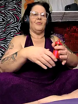 Snapshot of davisdesires@xh chatting on 10-22-25, 02:16 davisdesiresxh online show from 10-22-25, 02:16