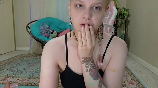 Snapshot of Emihaze chatting on 06-17-26, 05:23 Emihaze online show from 06-17-26, 05:23