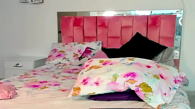 the queen aleja online show from 11-10-25, 01:49