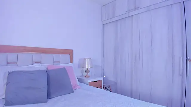 Snapshot of mia_hank chatting on 11-12-25, 11:14 mia hank online show from 11-12-25, 11:14